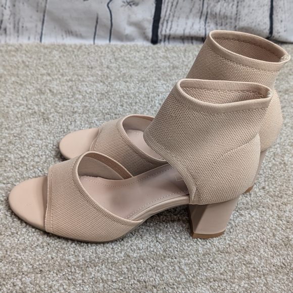 Elegant Cream Block Heel Sandals - Picture 3 of 9